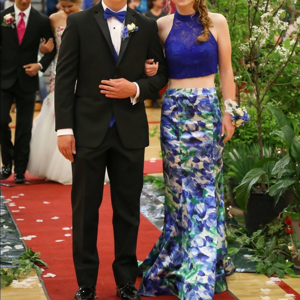 PROM DRESS - Picture 2 of 6